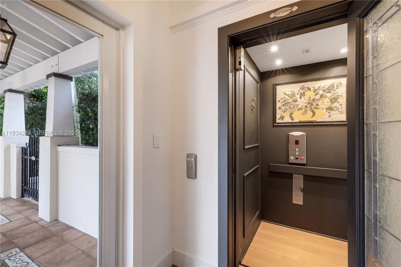 8000 Los Pinos Blvd, Coral Gables, FL 33143 Photo