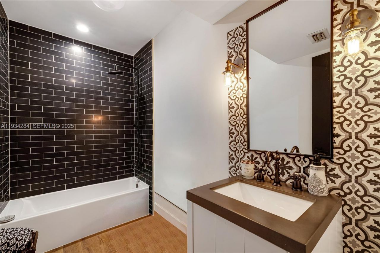 8000 Los Pinos Blvd, Coral Gables, FL 33143 Photo