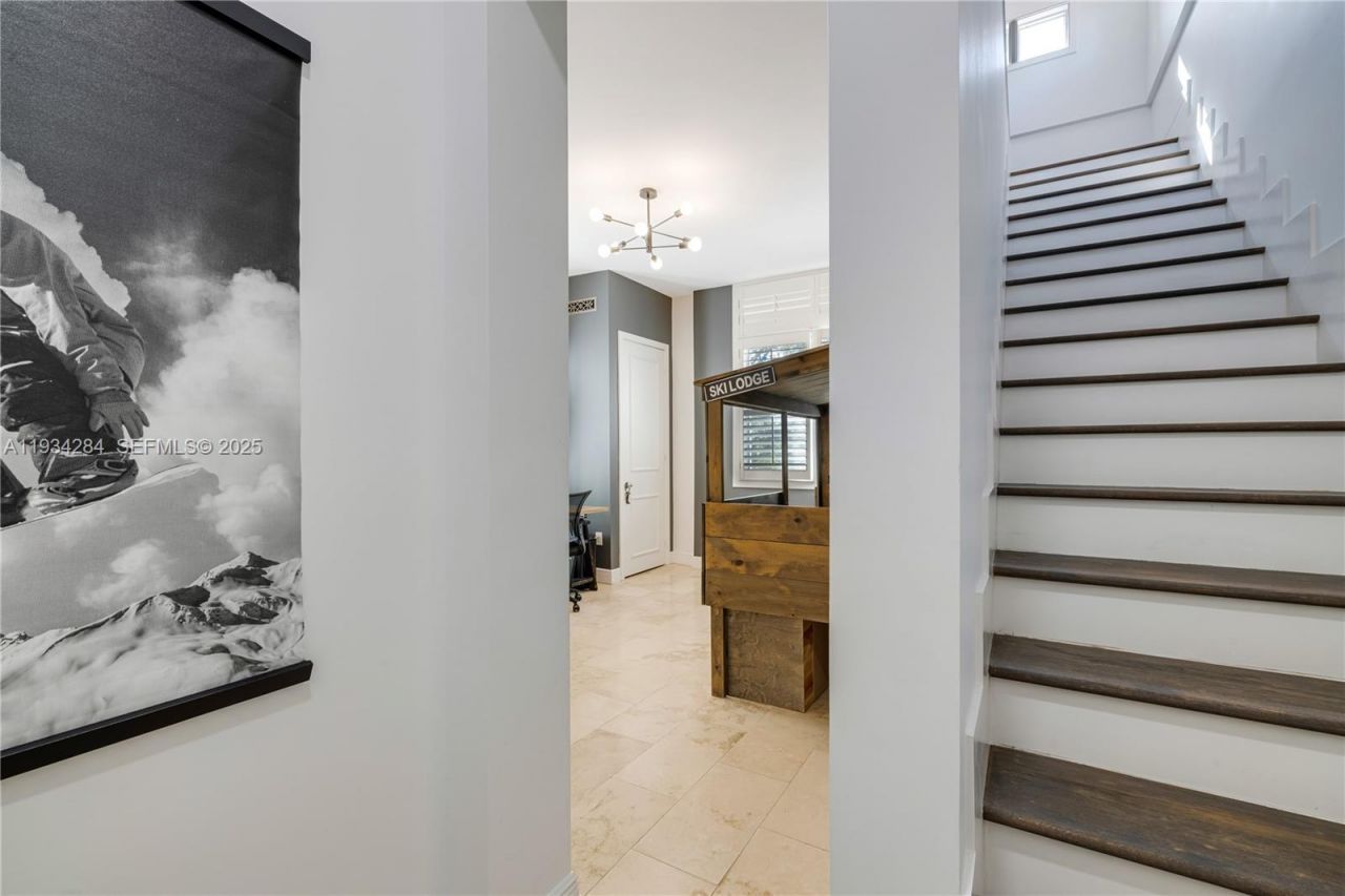 8000 Los Pinos Blvd, Coral Gables, FL 33143 Photo