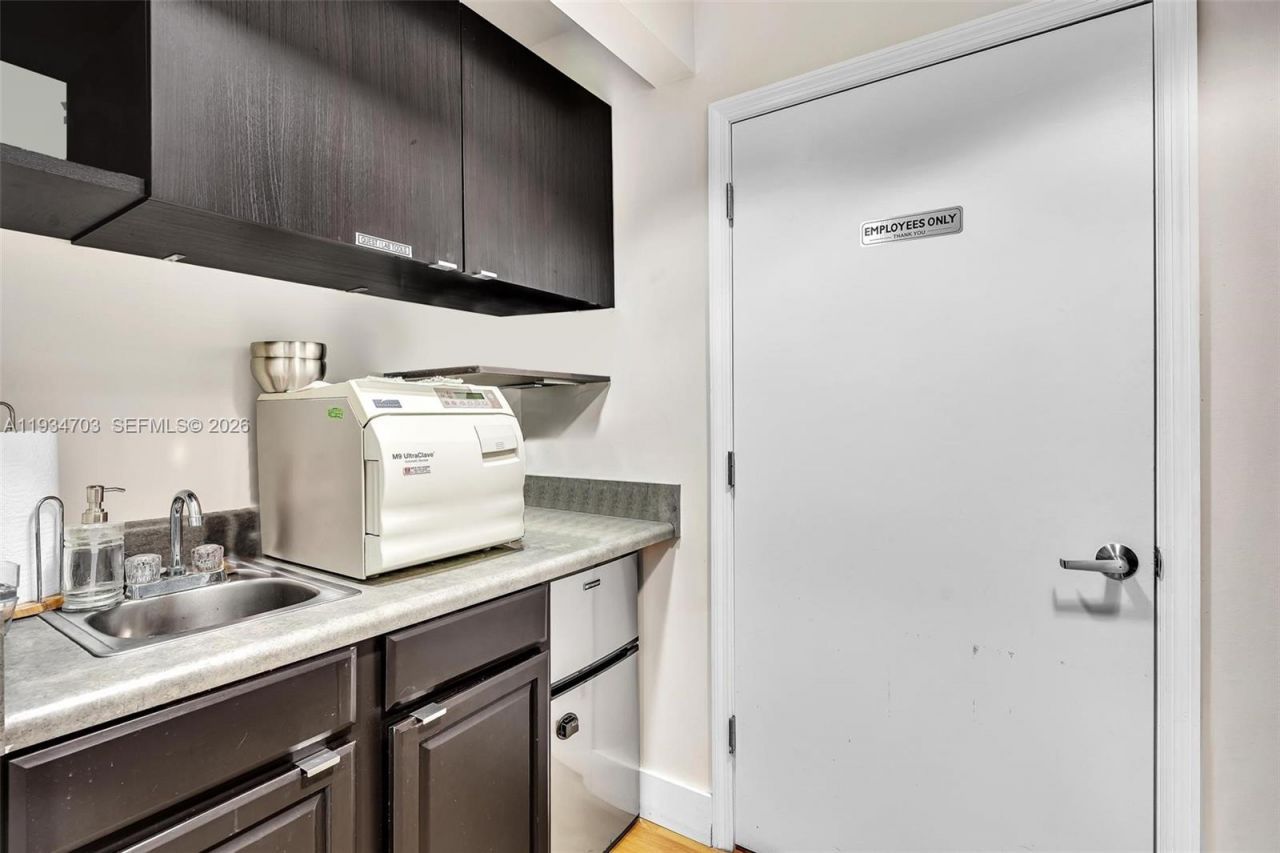 2030 S Douglas Rd, Unit 216, Coral Gables, FL 33134 Photo