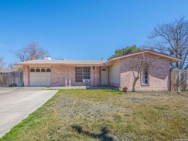 2406 Roseville, Kirby, TX 78219