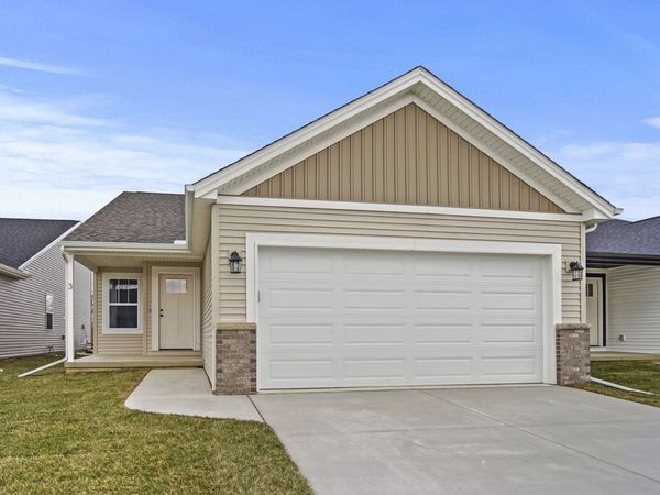 3 Eric Court, Bloomington, IL 61705