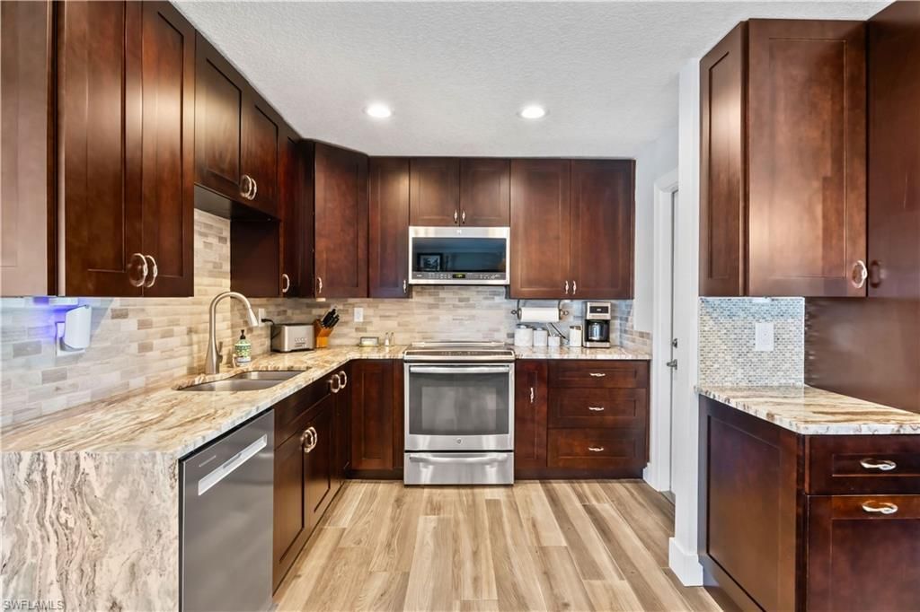 3122 SE 18th Pl, Cape Coral, FL 33904 Photo