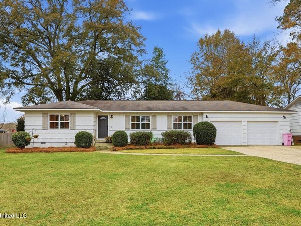 902 E College Street, Clinton, MS 39056