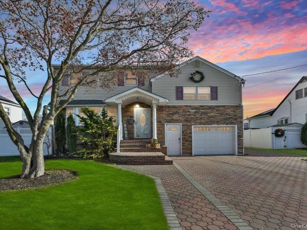 359 Park Lane, Massapequa Park, NY 11762