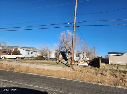 735 E 4th Avenue, Sun Valley, NV 89433 Photo
