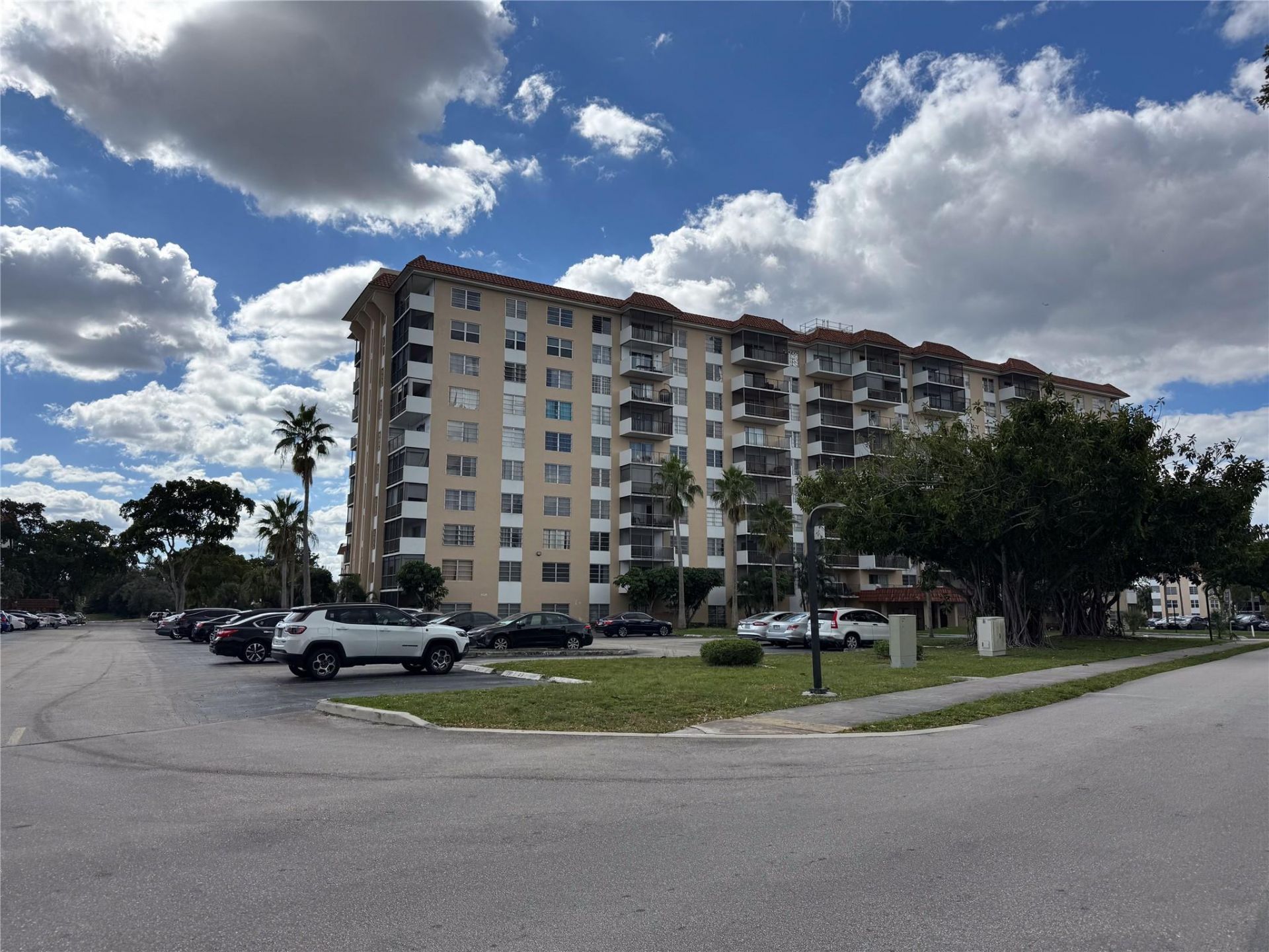 4174 Inverrary Drive, Unit 905, Lauderhill, FL 33319 Photo