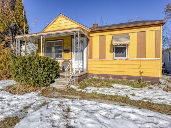 621 E Meyers Avenue, Hazel Park, MI 48030