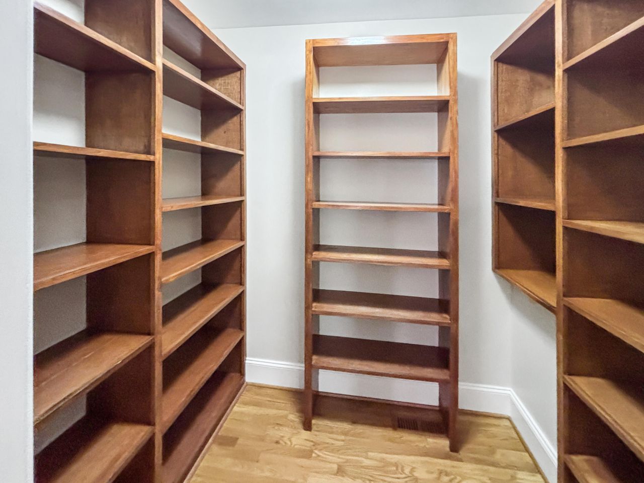 308 Lindrick Court Photo 12