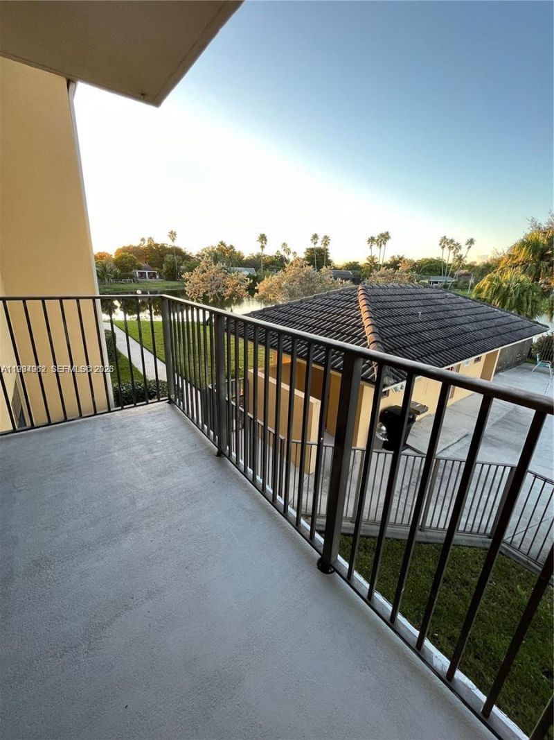 11453 NW 39th Ct, Unit 210-2, Coral Springs, FL 33065 Photo