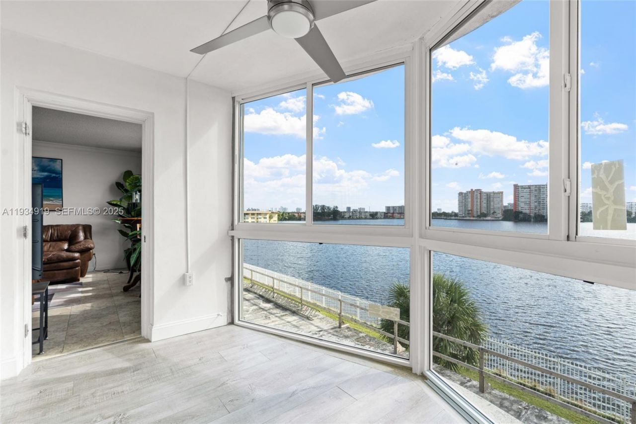 1170 NE 191st St, Unit 35, Miami, FL 33179 Photo