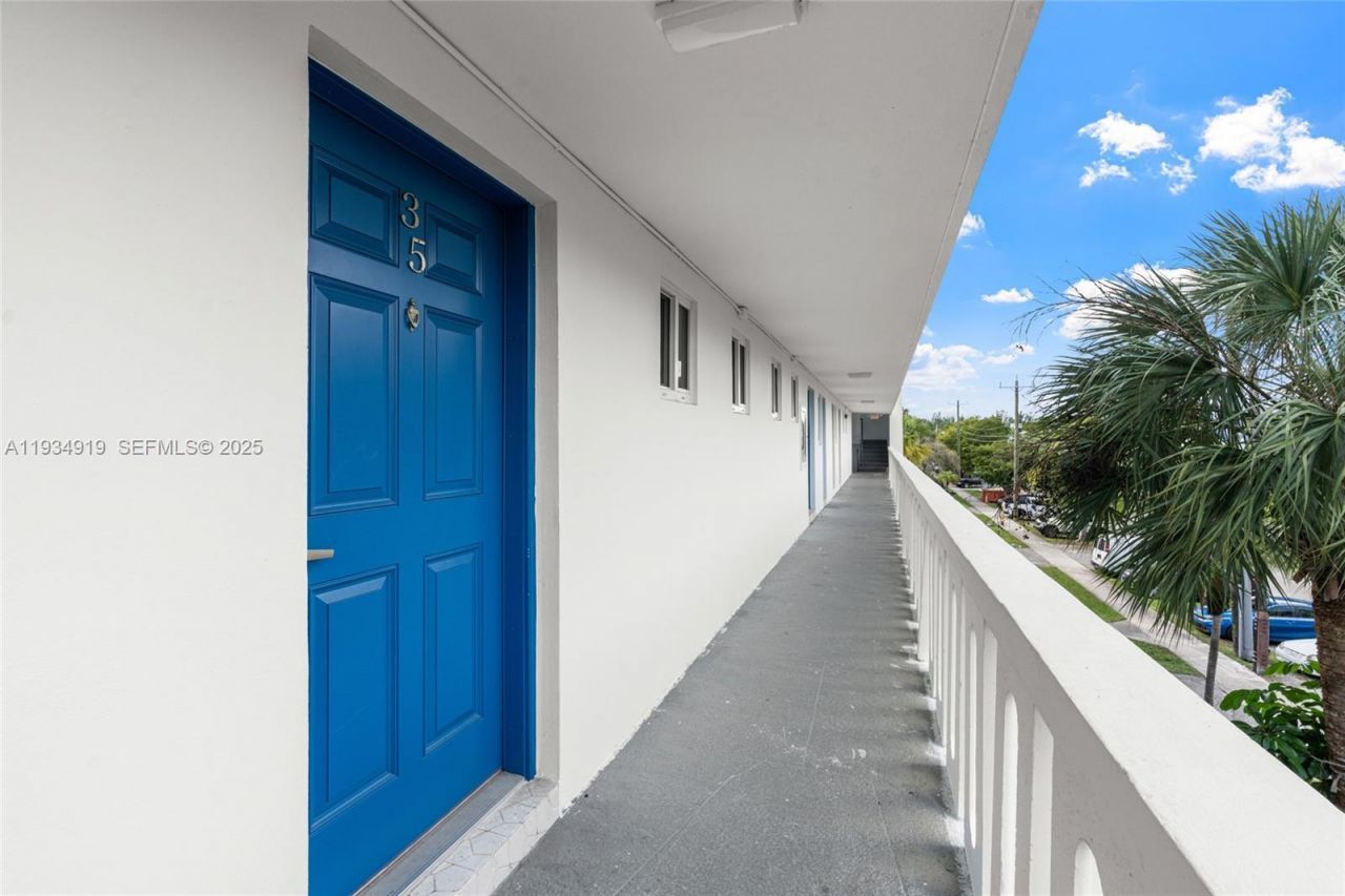 1170 NE 191st St, Unit 35, Miami, FL 33179 Photo
