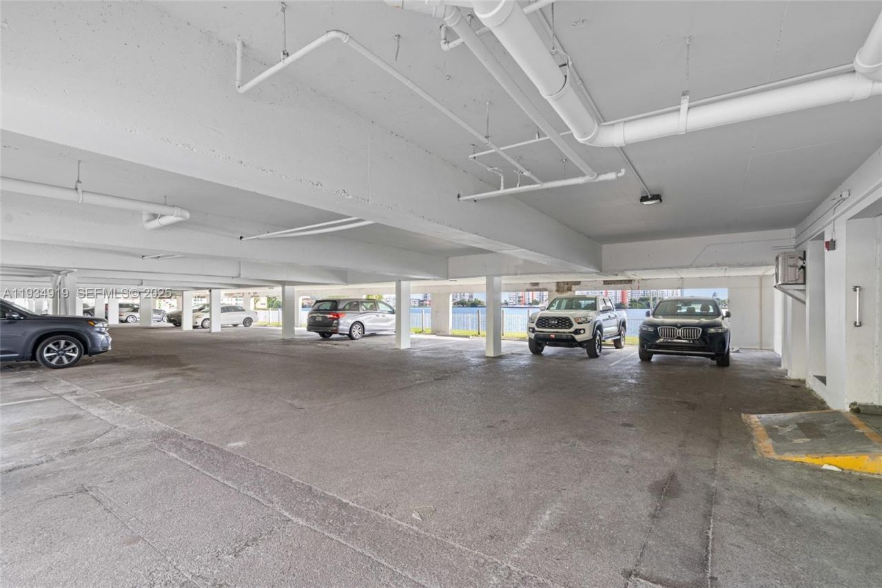 1170 NE 191st St, Unit 35, Miami, FL 33179 Photo