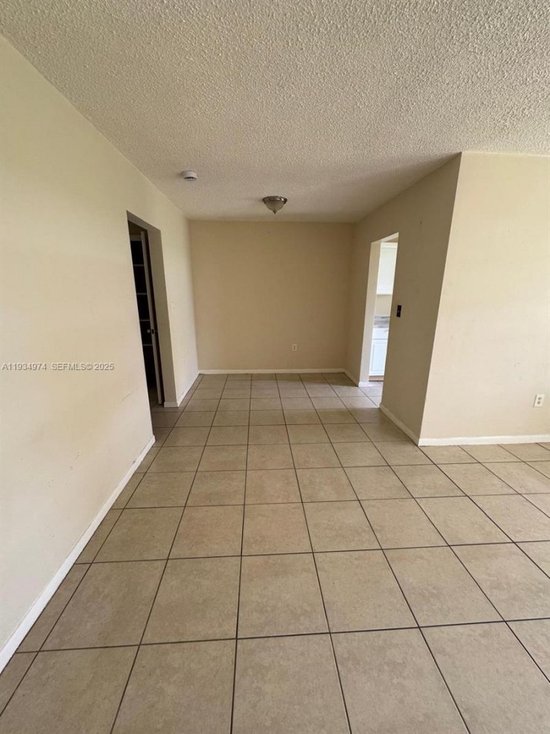 151 NW 164th St, Miami, FL 33169 Photo