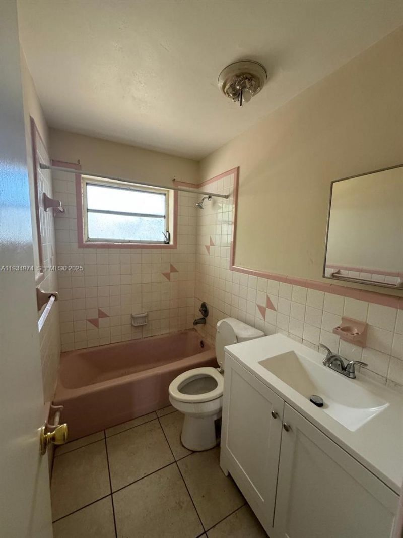 151 NW 164th St, Miami, FL 33169 Photo