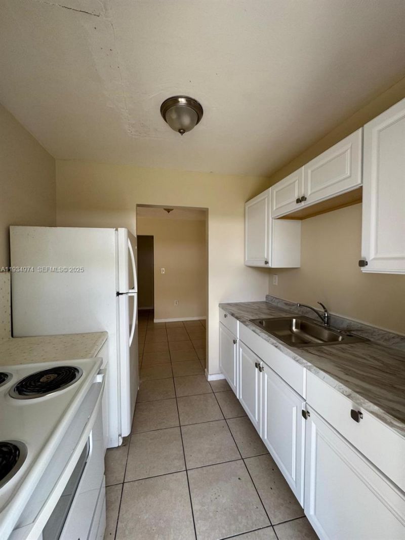 151 NW 164th St, Miami, FL 33169 Photo