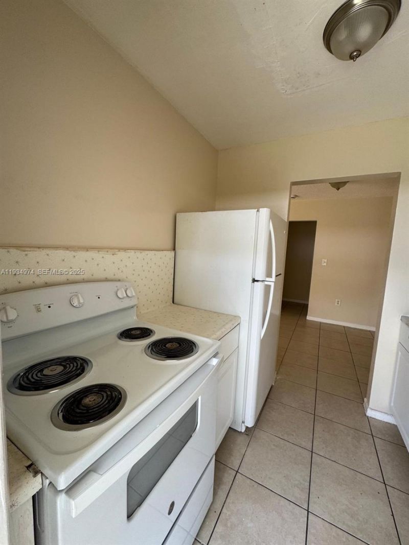 151 NW 164th St, Miami, FL 33169 Photo