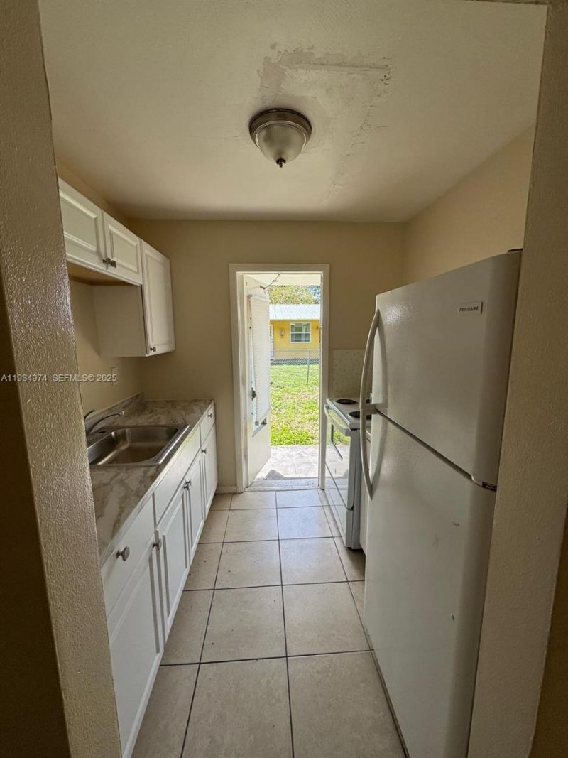 151 NW 164th St, Miami, FL 33169 Photo