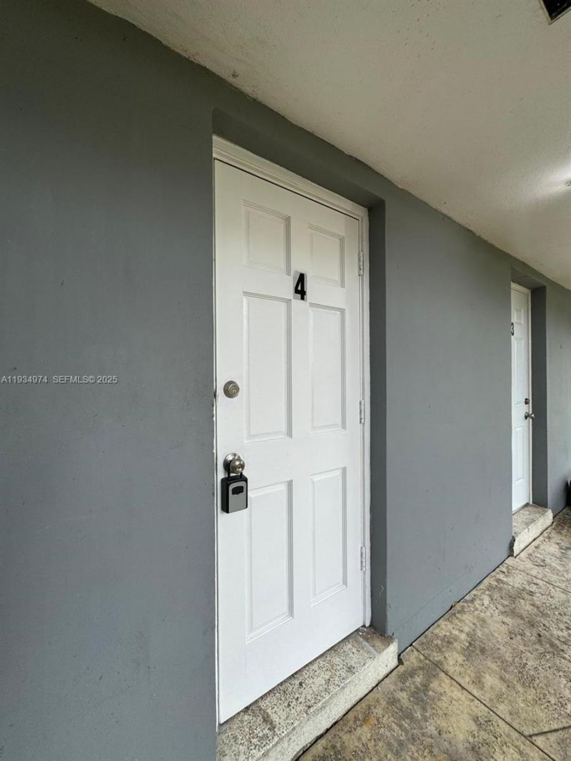 151 NW 164th St, Miami, FL 33169 Photo