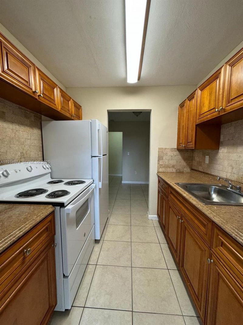 151 NW 164th St, Miami, FL 33169 Photo