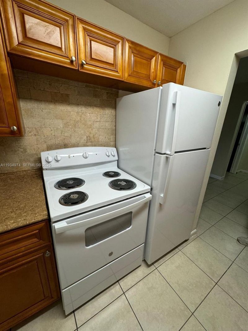 151 NW 164th St, Miami, FL 33169 Photo