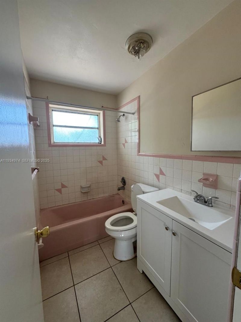 151 NW 164th St, Miami, FL 33169 Photo