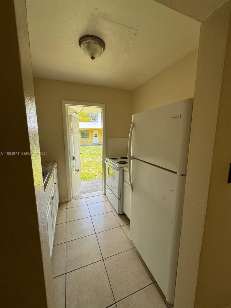 151 NW 164th St, Miami, FL 33169 Photo