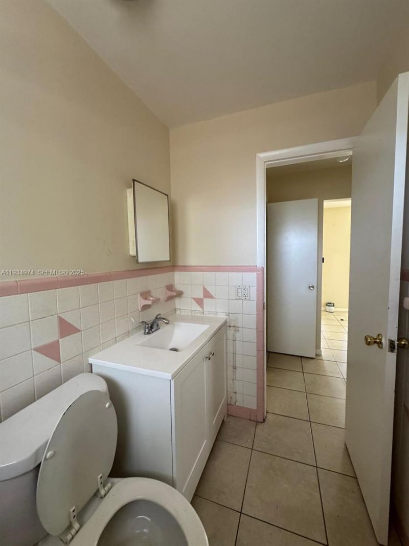 151 NW 164th St, Miami, FL 33169 Photo