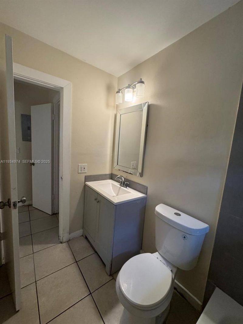 151 NW 164th St, Miami, FL 33169 Photo