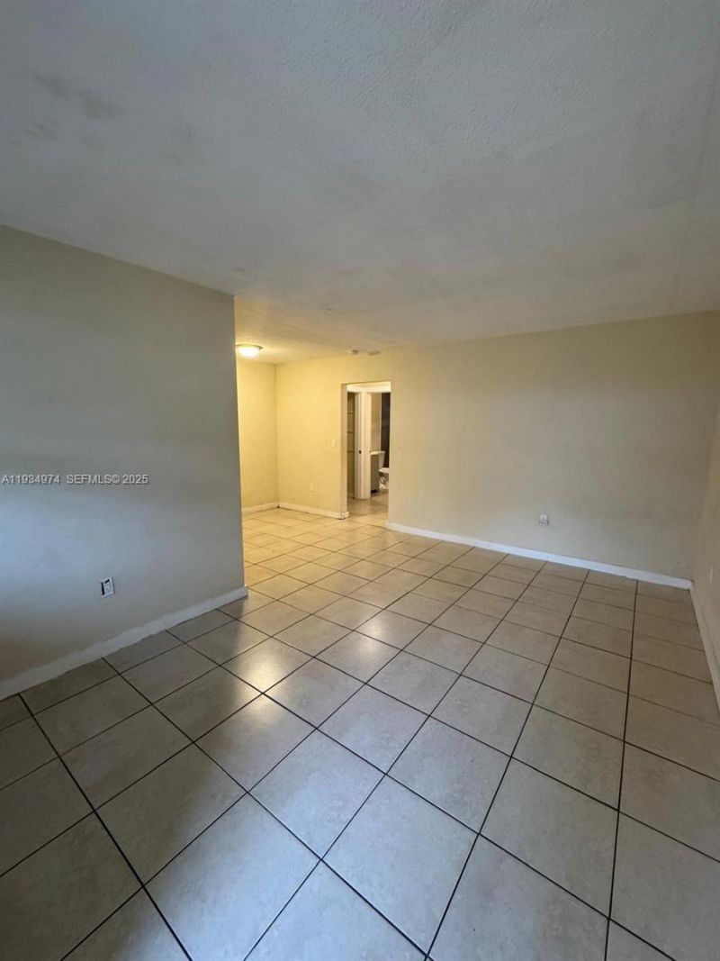 151 NW 164th St, Miami, FL 33169 Photo