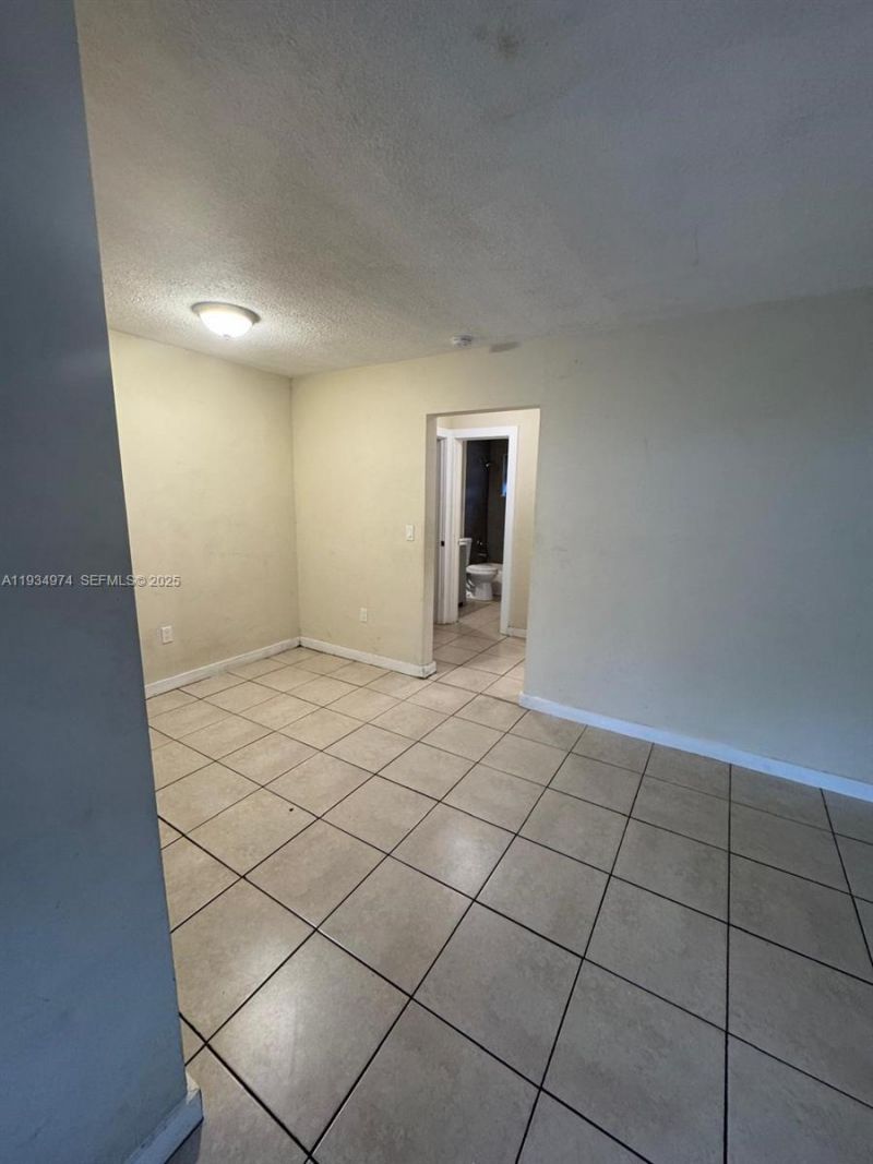 151 NW 164th St, Miami, FL 33169 Photo