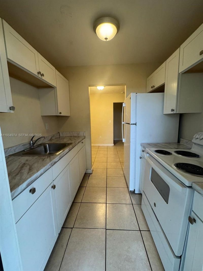 151 NW 164th St, Miami, FL 33169 Photo