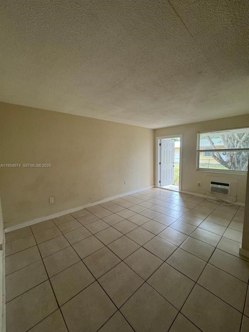 151 NW 164th St, Miami, FL 33169 Photo