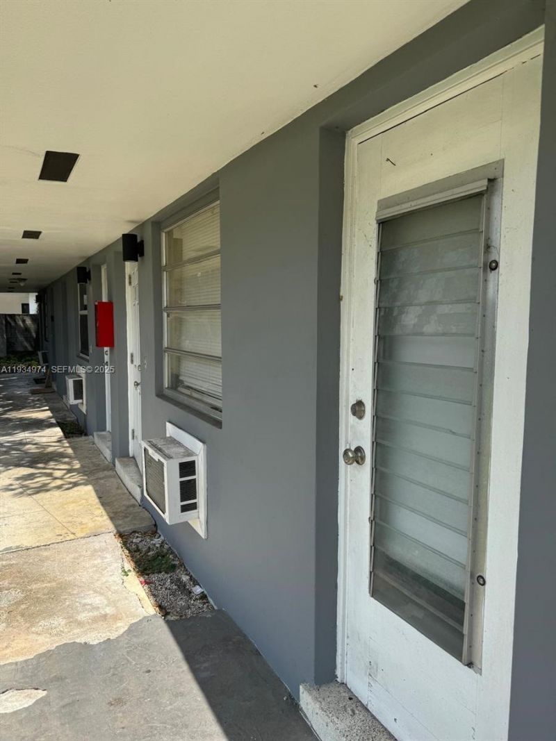 151 NW 164th St, Miami, FL 33169 Photo