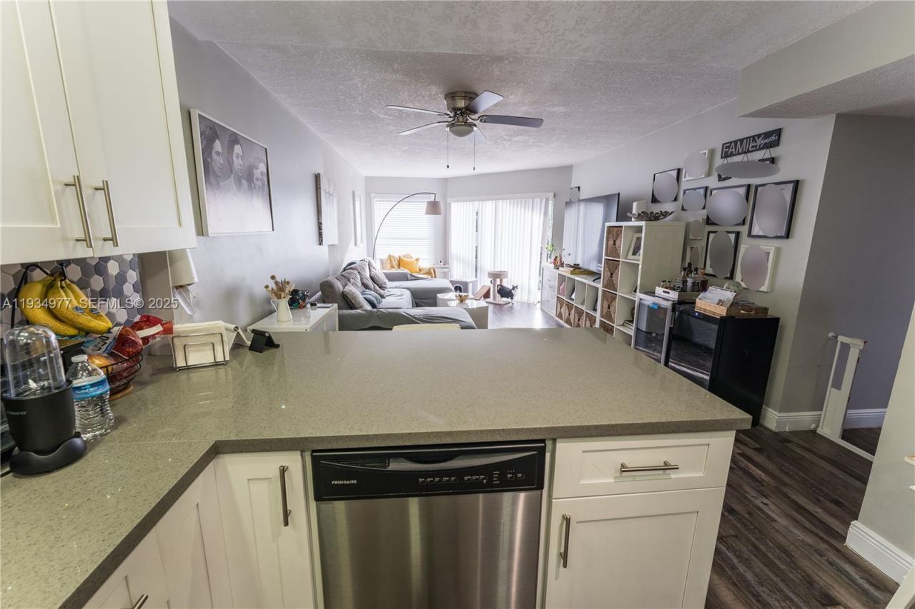 8810 SW 132nd Pl, Unit 404DN, Miami, FL 33186 Photo