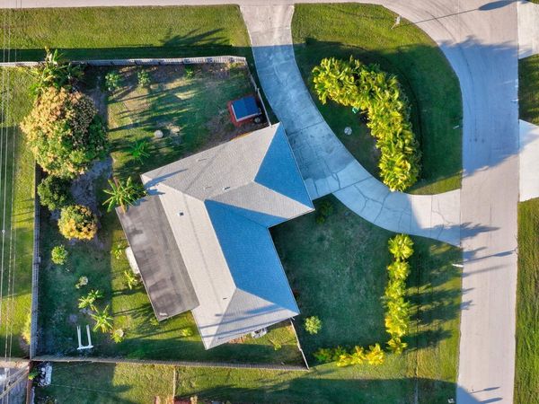 1902 SE South Buttonwood Drive, Port St. Lucie, FL 34952