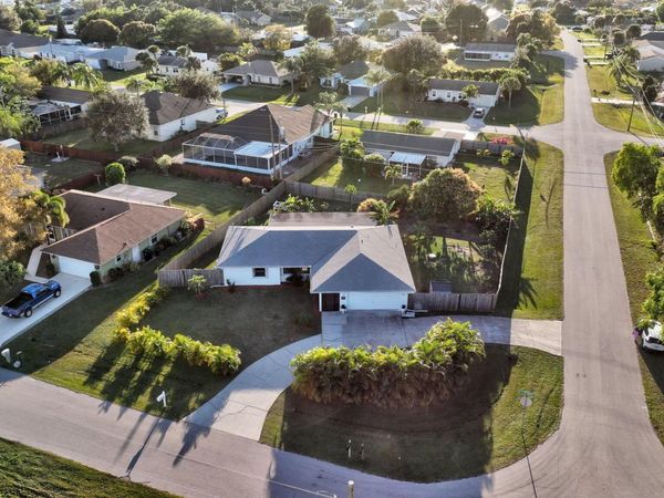 1902 SE South Buttonwood Drive, Port Saint Lucie, FL 34952