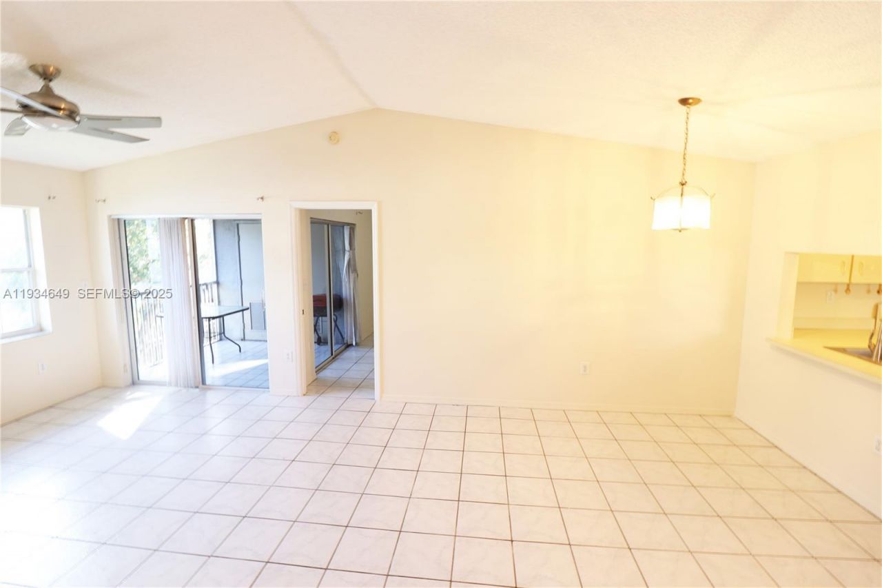 464 NE 210th Cir Ter, Unit 20410A, Miami, FL 33179 Photo