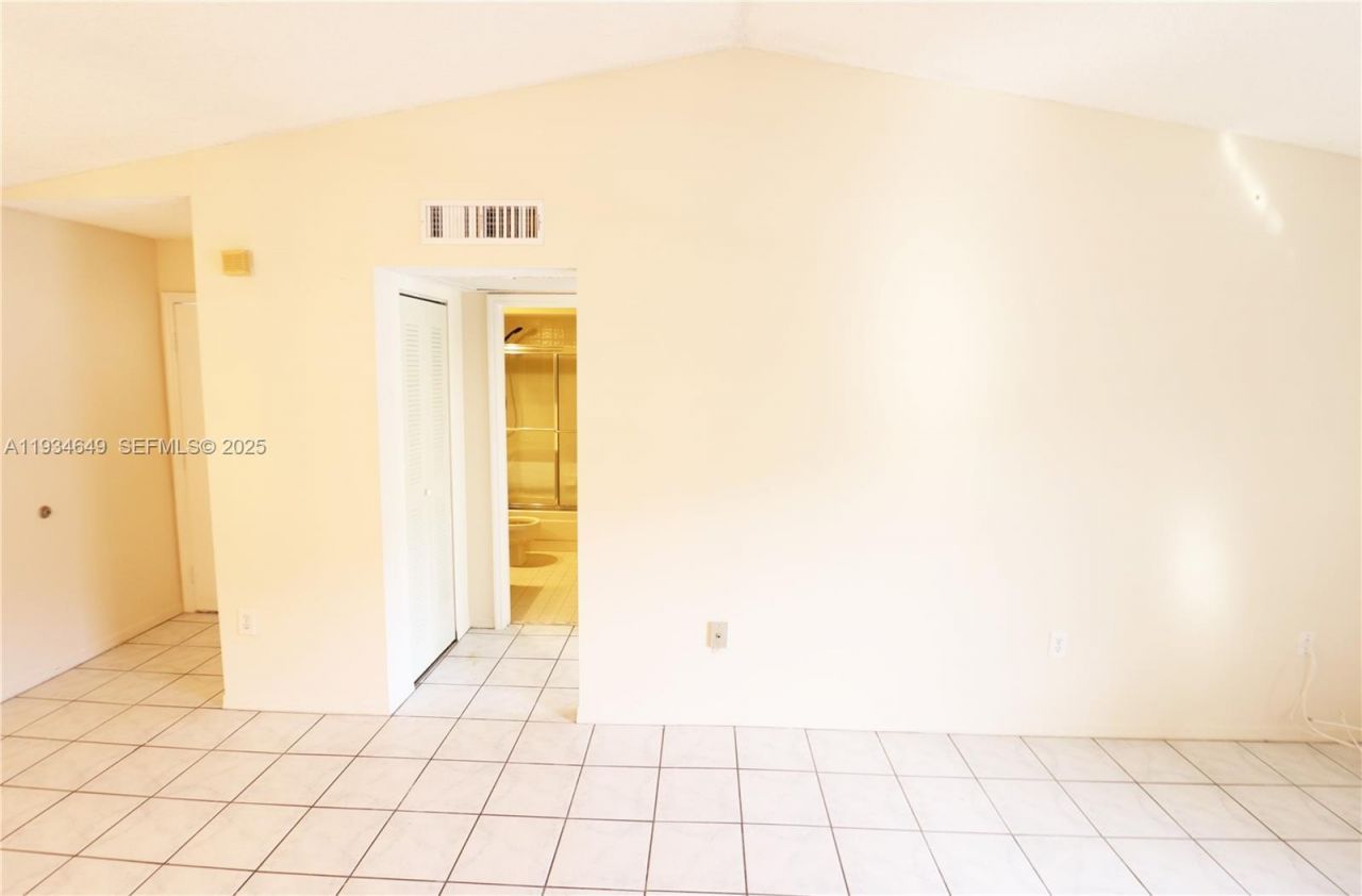464 NE 210th Cir Ter, Unit 20410A, Miami, FL 33179 Photo