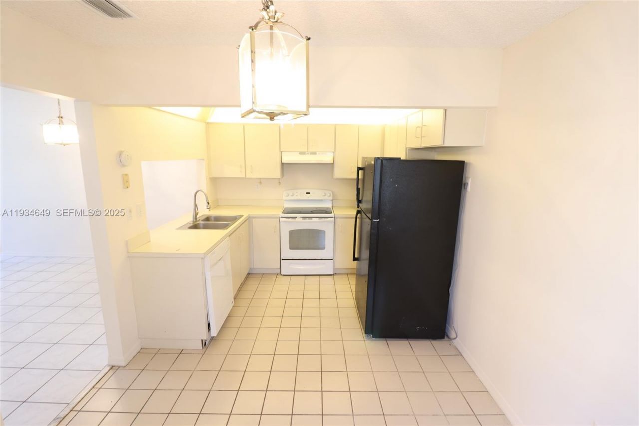 464 NE 210th Cir Ter, Unit 20410A, Miami, FL 33179 Photo