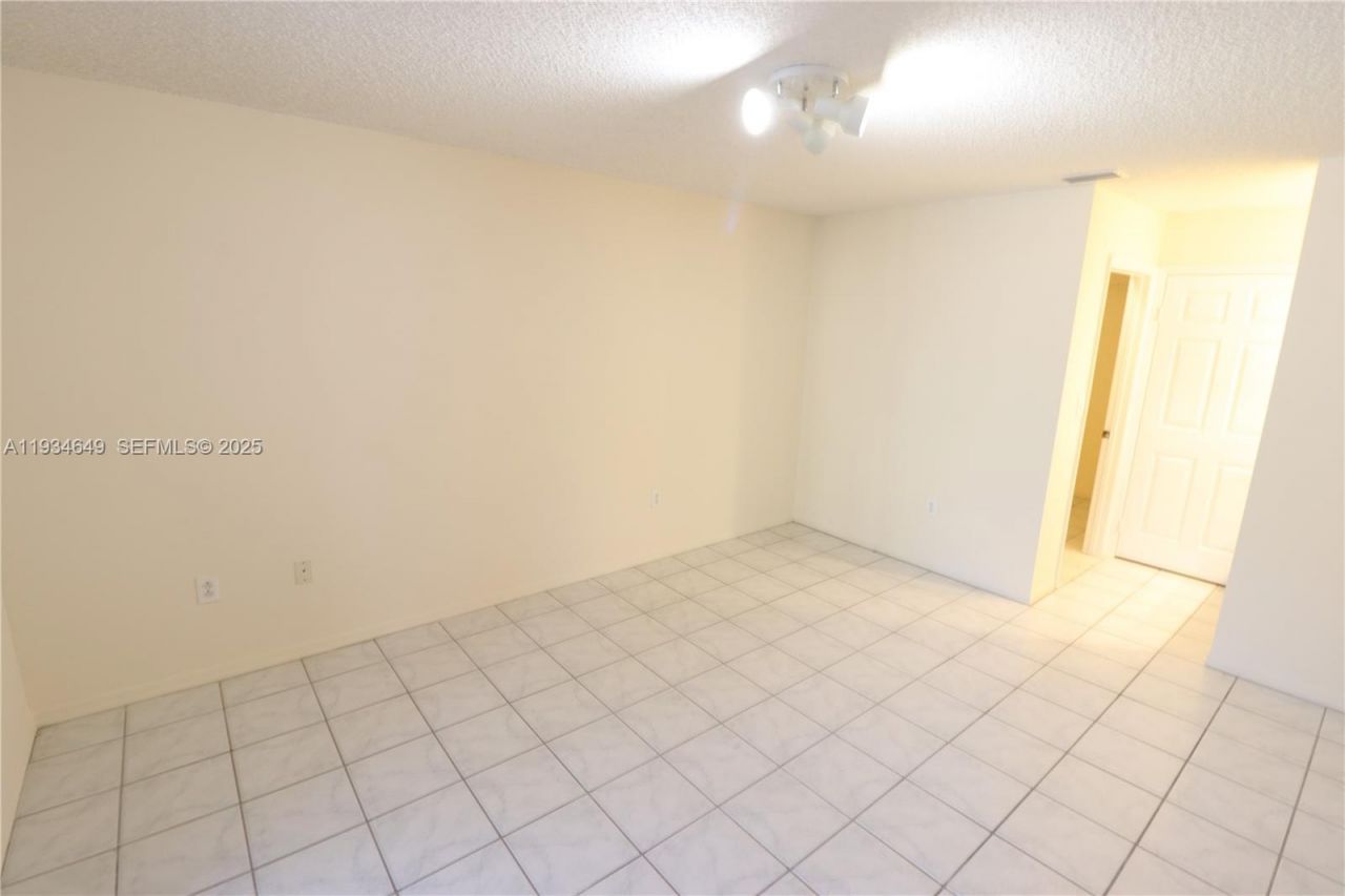 464 NE 210th Cir Ter, Unit 20410A, Miami, FL 33179 Photo