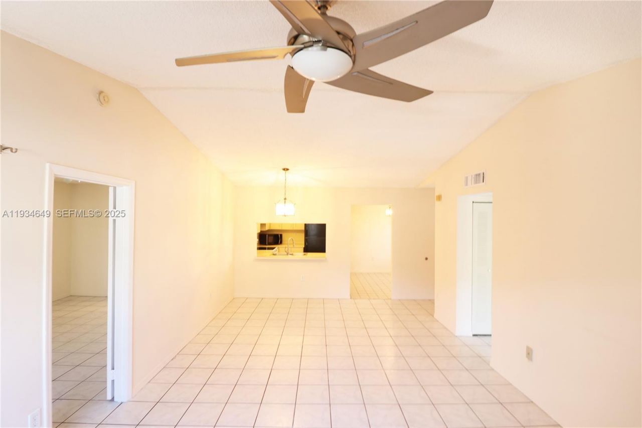 464 NE 210th Cir Ter, Unit 20410A, Miami, FL 33179 Photo
