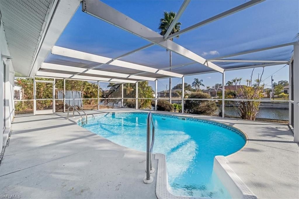 1302 NE 4th Ter, Cape Coral, FL 33909 Photo