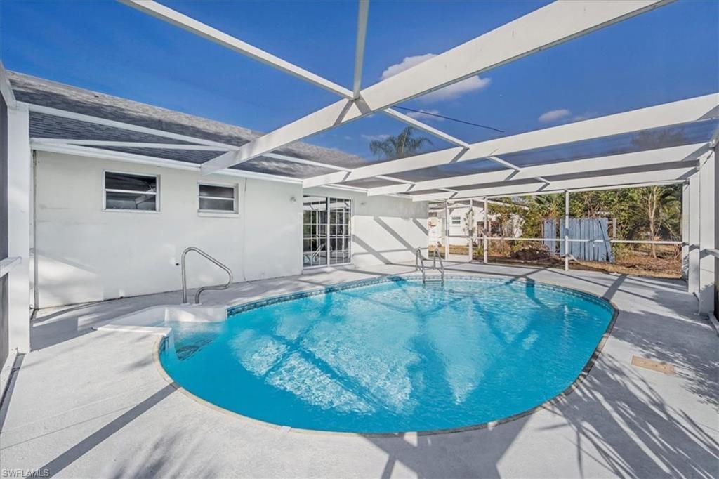 1302 NE 4th Ter, Cape Coral, FL 33909 Photo