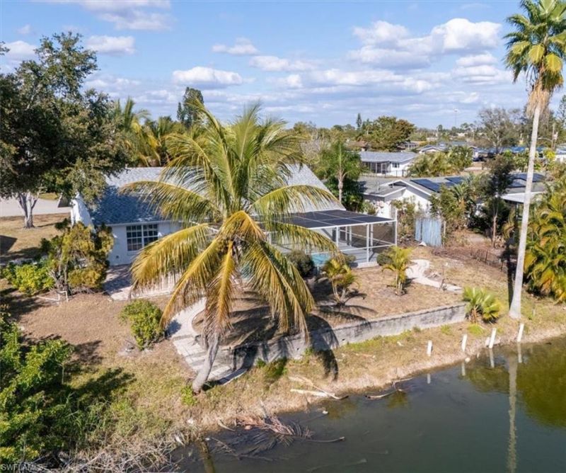 1302 NE 4th Ter, Cape Coral, FL 33909 Photo