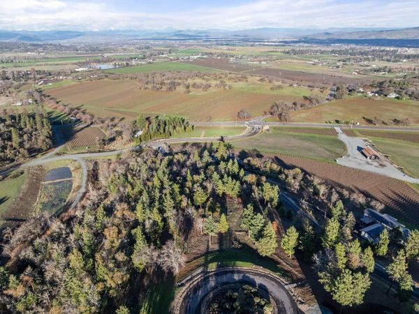 70 Vineyard View Circle, Medford, OR 97501