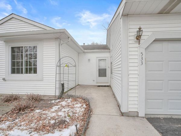 533 Lyon Drive, Buffalo Grove, IL 60089