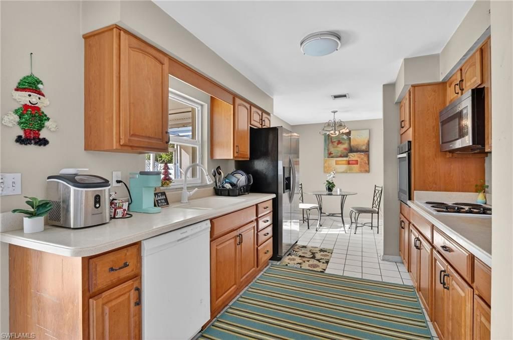 1718 SE 29th Ln, Cape Coral, FL 33904 Photo