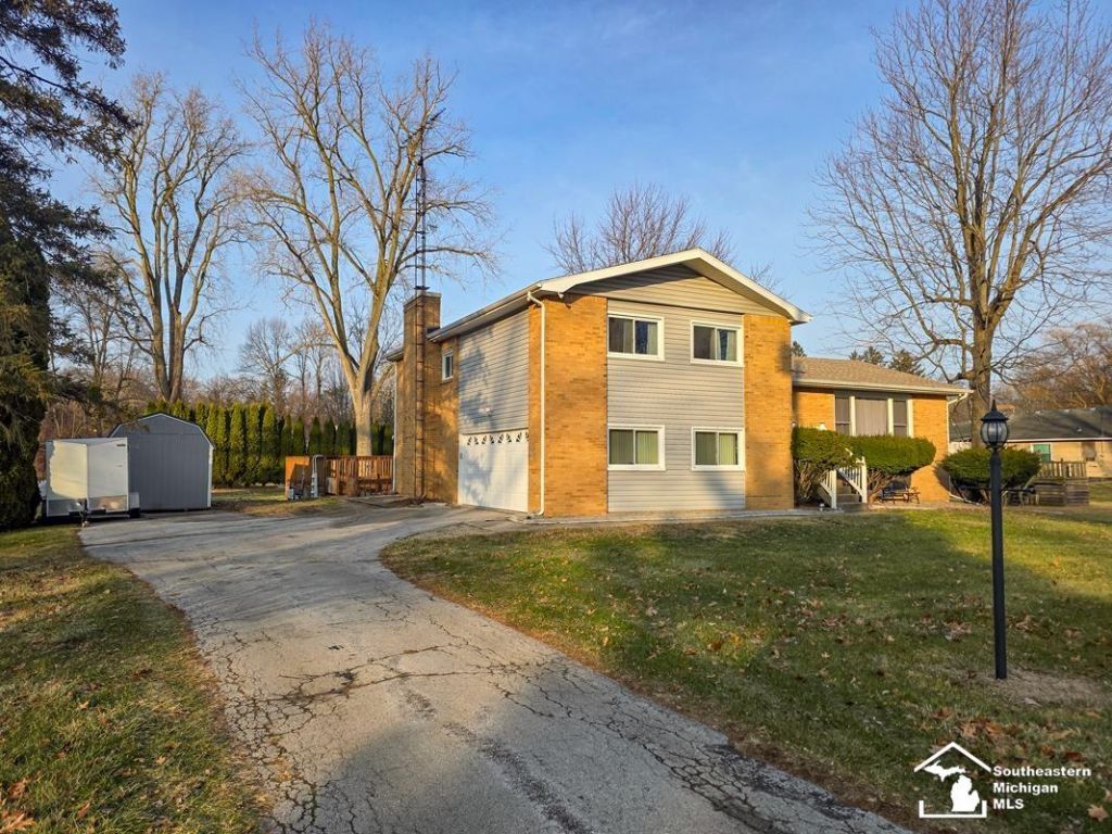 3334 Woodmont Drive, Lambertville, MI 48144 Main Photo