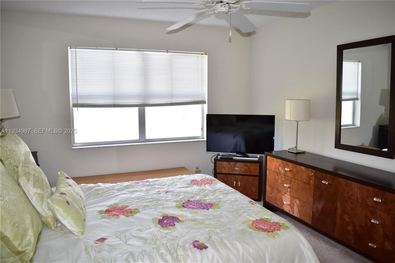 9801 Sunrise Lakes Blvd, Unit 305, Sunrise, FL 33322 Photo